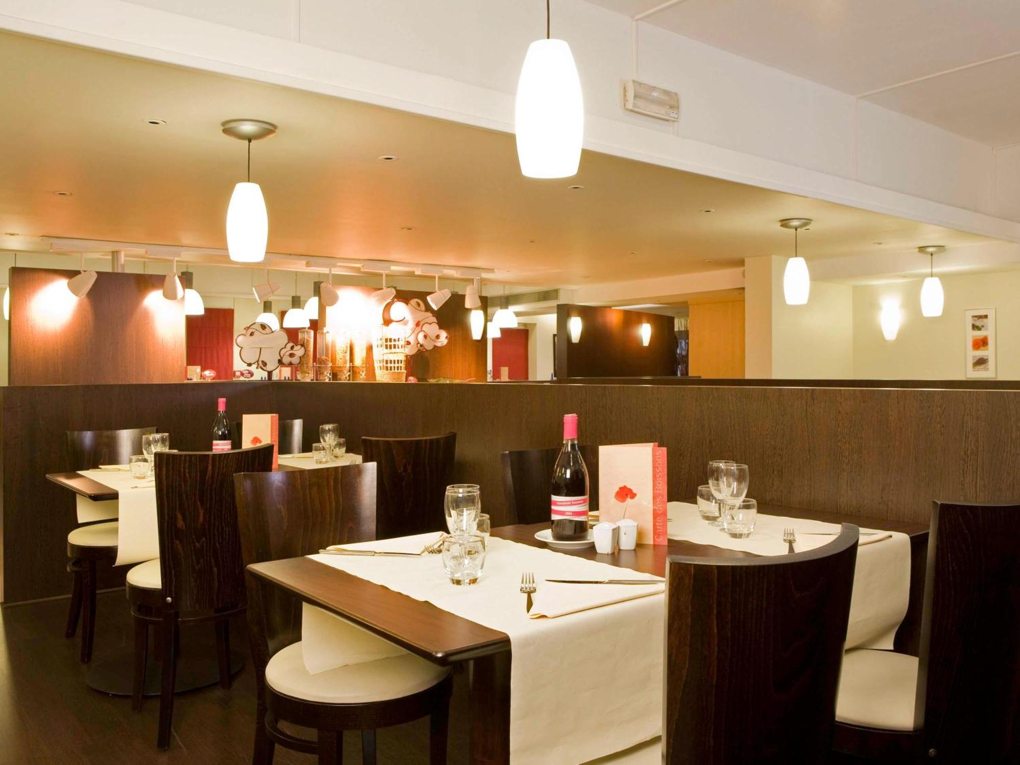 Hotel Ibis Paris Le Bourget La Courneuve Exteriér fotografie